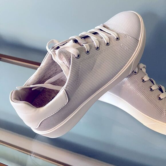 Naturalizer Morrison Silver Textured Sneakers NWOT